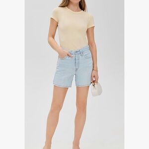 NWT Levi's Women’s 501 Mid-Thigh Light Denim Shorts